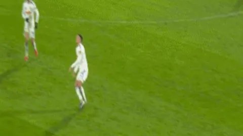 隆多在训练营担纲教练，前途将引领球队征战沙场